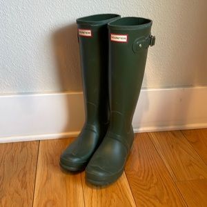 Hunter green rain boots. Excellent condition!